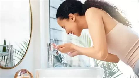 Face Wash Mistakes फेसवॉश करताना चुकूनही करू नका या चुका त्वचा होते खराब