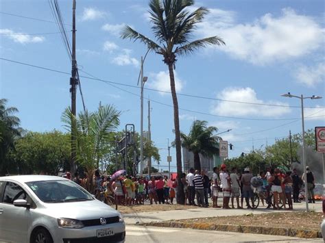 Protesto Por Obras De Habita O Fecha Parte Da Avenida Agamenon