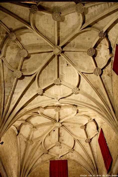 Las Capillas Y El Claustro De La Catedral De Palencia