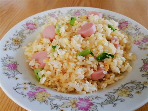 魚肉ソーセージと卵と大根葉の炒飯 レシピ・作り方 By はじゃじゃ｜楽天レシピ