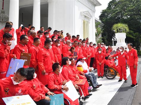 Foto Presiden Jokowi Serahkan Bonus Apresiasi Bagi Atlet Asean