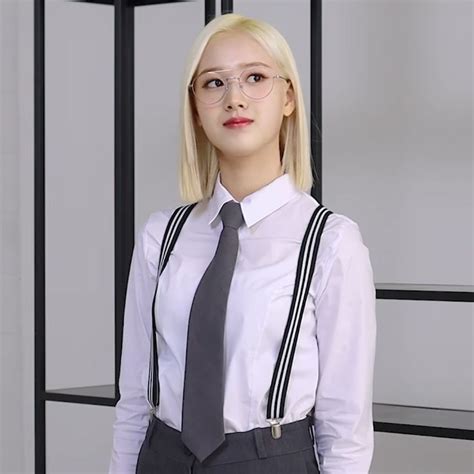 Stayc J Women Wearing Ties Women In Ties Tie Outfits