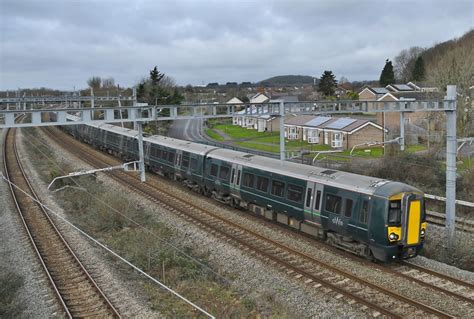 Gwr Class 387 Gwr Class 387 No 387154 Passes Undy With Th Flickr