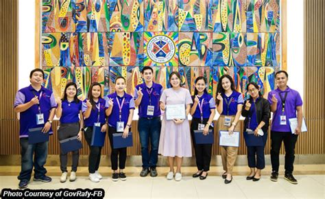 Gov Rafy Ortega David Leads Oath Taking Ceremony Of Employees Politiko North Luzon