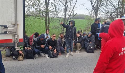 Foto Migran I Nghesui I Ntr Un Camion Aproape De Asfixiere