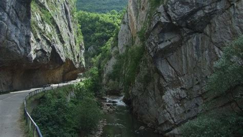 Obustava Zbog Propusta Sutra Zatvoren Dr Avni Put U Kanjonu Reke Jerme