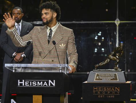 Usc Qb Caleb Williams Wins 2022 Heisman Trophy Yahoo Sports