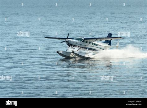 Seair Seaplanes Cessna 208 Caravan Floatplane Landing At Vancouver