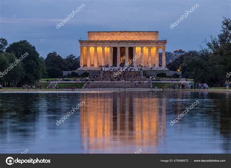 Lincoln Memorial Reflecting Pool Viewed World War Memorial Stock Photo ...