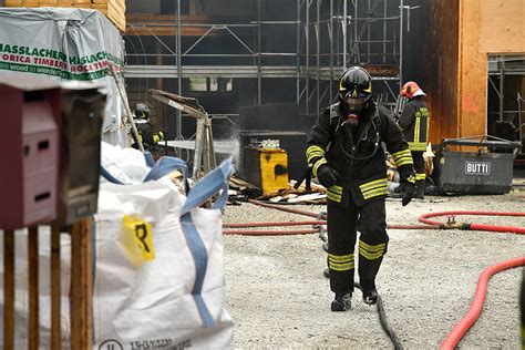 Incendio In Un Cantiere Edile Foto Massimo Argnani