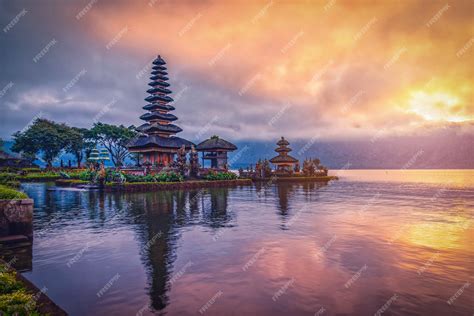 Premium Photo | Pura ulun danu bratan