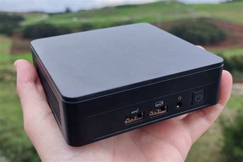 Intel NUC 12 Pro Kit NUC12WSKi7 Review [Análisis Completo en Español]