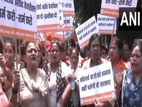 Bjp Stages Protest Outside Arvind Kejriwals Residence Demands Probe