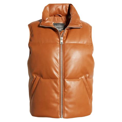 Celebrities Like Jennifer Garner Are Obsessed With Puffer Vests