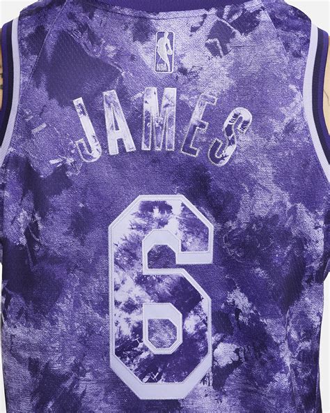 Lebron James Los Angeles Lakers 202223 Select Series Nike Dri Fit Nba Swingman Jersey För Män