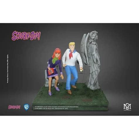 Scooby Doo Fred And Daphne Scale Limited Edition Diorama Character