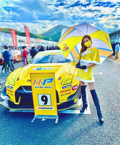 央川かこさんのインスタグラム写真 央川かこinstagram「スーパー耐久 最終戦🏁 Mpレーシング無事完走しました😍👏 ・ いつも家族みたいに温かくて レースクイーンにも気さくに接し