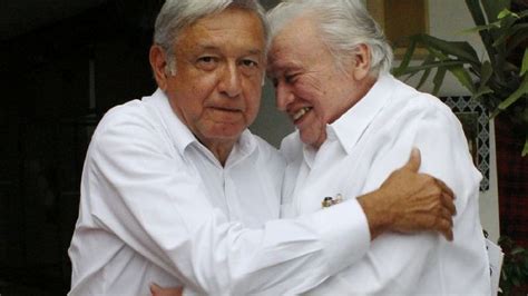 AMLO lamenta defunción del periodista Mario Renato Méndez