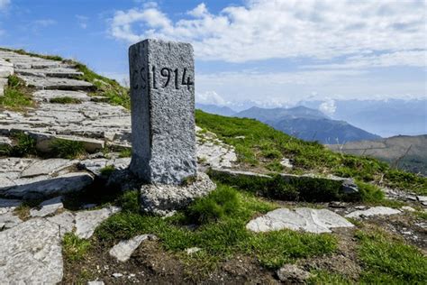 5 115 Boundary Marker Royalty Free Images Stock Photos Pictures