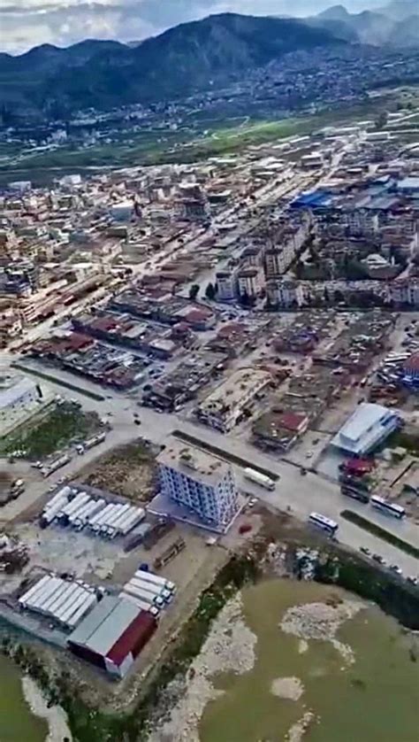 Hatay Da Depremin A R Bilan Osu Havadan Helikopterle G R Nt Lendi