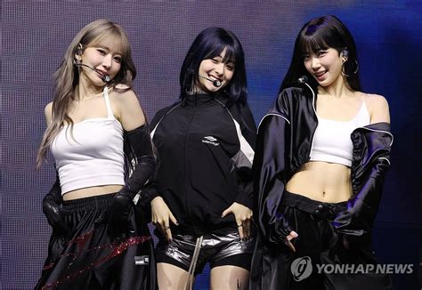 S Korean Girl Group Le Sserafim Yonhap News Agency