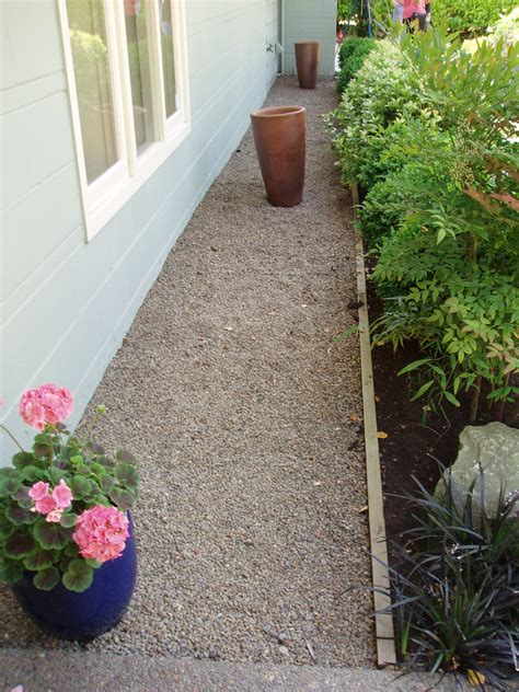 Gravel Along Foundation Gravel Path Landscaping Ideas And Gardens