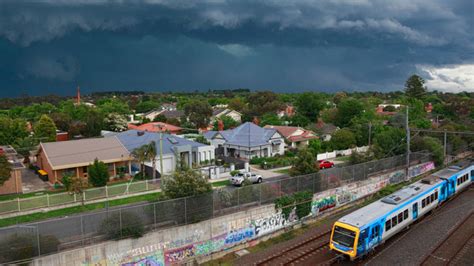 Thunderstorm Asthma Hospitalises Hundreds How To Stay Safe