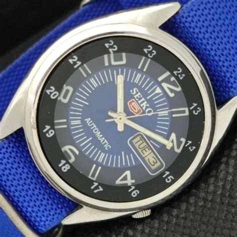 VINTAGE SEIKO 5 AUTOMATIC 7009A JAPAN MENS DAY DATE BLUE WATCH 588a