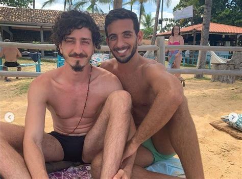 Pabllo Vittar beija vários bofes em festa gay no Rio vídeo