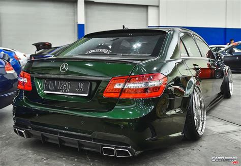 Bagged Mercedes Benz E350 W212 Rear