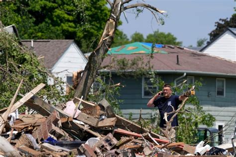 Tornadoes That Tore Through Iowa Leave 5 Dead Dozens Injured Cbc News