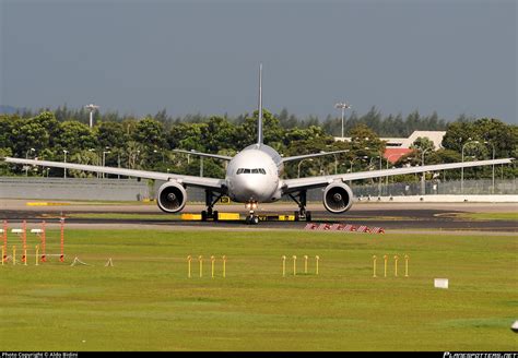 9V SRM Singapore Airlines Boeing 777 212ER Photo By Aldo Bidini ID