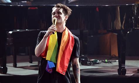 Panic At The Discos Brendon Urie Comes Out As Pansexual