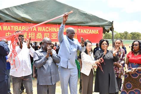 Chen Mingjian 陈明健 on Twitter: "10 doctors of China Medical Team in ... 