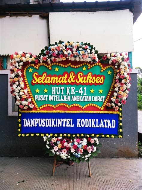 Bunga Papan Selamat Sukses Bentuk Love Hati Hartini Florist