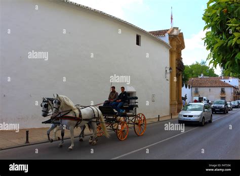 Frente a plaza de toros de ronda fotografías e imágenes de alta