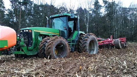 Oporowa ekipa z niedźwiedziami na górach Wtopa John Deere Fendt drapie