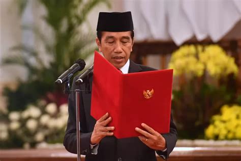 Presiden Jokowi Resmi Tetapkan Daftar Penerima Thr Dan Gaji Ke Tahun