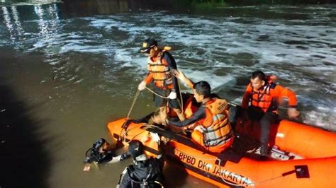 Bocah Tahun Tenggelam Di Kanal Banjir Timur Minggu Sore Jasadnya