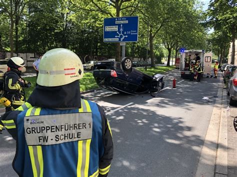 Verkehrsunfall In Bochum Weitmar PKW Landet Auf Dem Dach