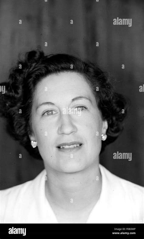 1940s Woman Portrait Hi Res Stock Photography And Images Alamy