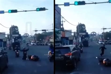 Viral Pengendara Wanita Panik Tinggalkan Motor Di Tengah Jalan Gegara