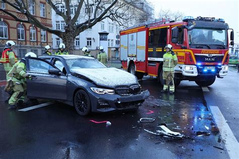 Unfall In Dresden Bmw Und Mini Krachen Zusammen