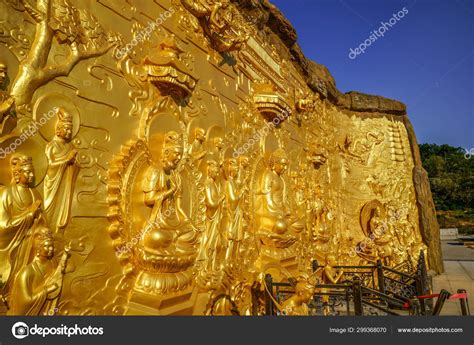 Golden Buddha Statue Temple — Stock Photo © Imaginechina-Tuchong #299368070