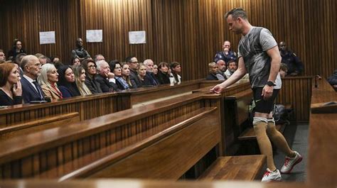 Oscar Pistorius caminó sobre sus muñones ante la jueza MUNDO EL