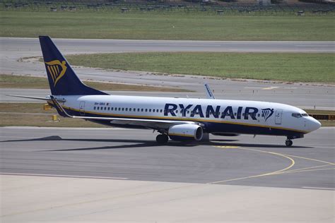 Boeing 737 Samolot Boeing 737 9H QBA Ryanaira Port Lotn Flickr