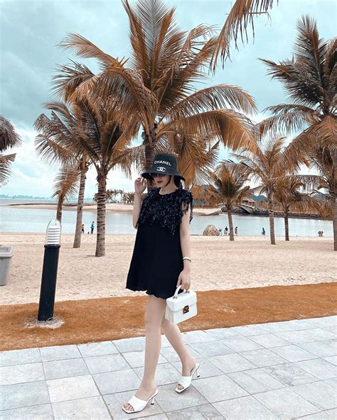Em họ Hương Tràm bầu tháng vẫn chăm diện bikini khoe dáng đã nuột thì bụng to mấy cũng không