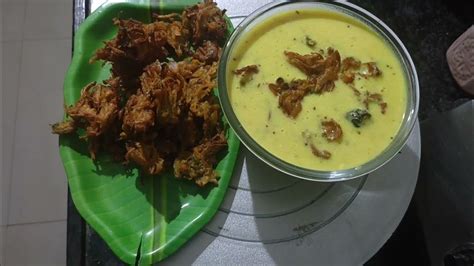 आज माझ्या नवर्यासाठी बनवले मी पंजाबी कढी पकोडे Punjabi Kadhi Pakoda