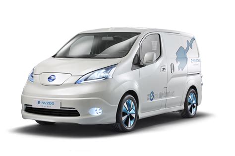 Nissan E Nv200 And Nv200 London Taxi At The Commercial Vehicle Show