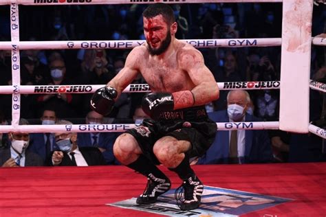 Photos Artur Beterbiev Blasts Out Marcus Browne In Bloodbath Boxing News